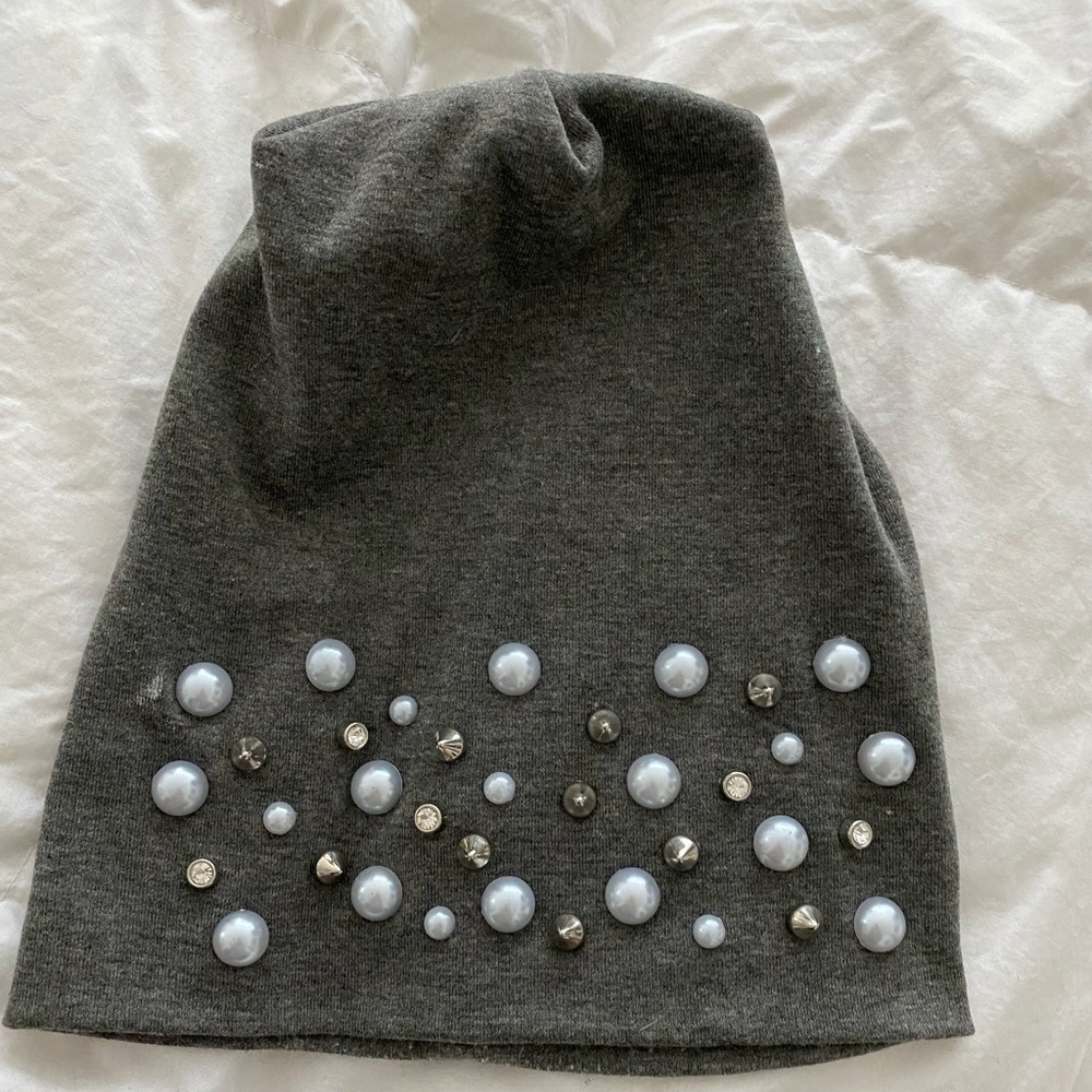 STUDDED BEANIE